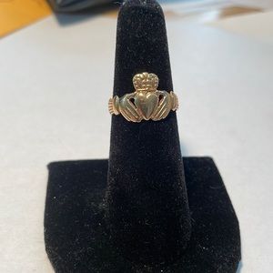 Gold Irish Claddagh ring G48